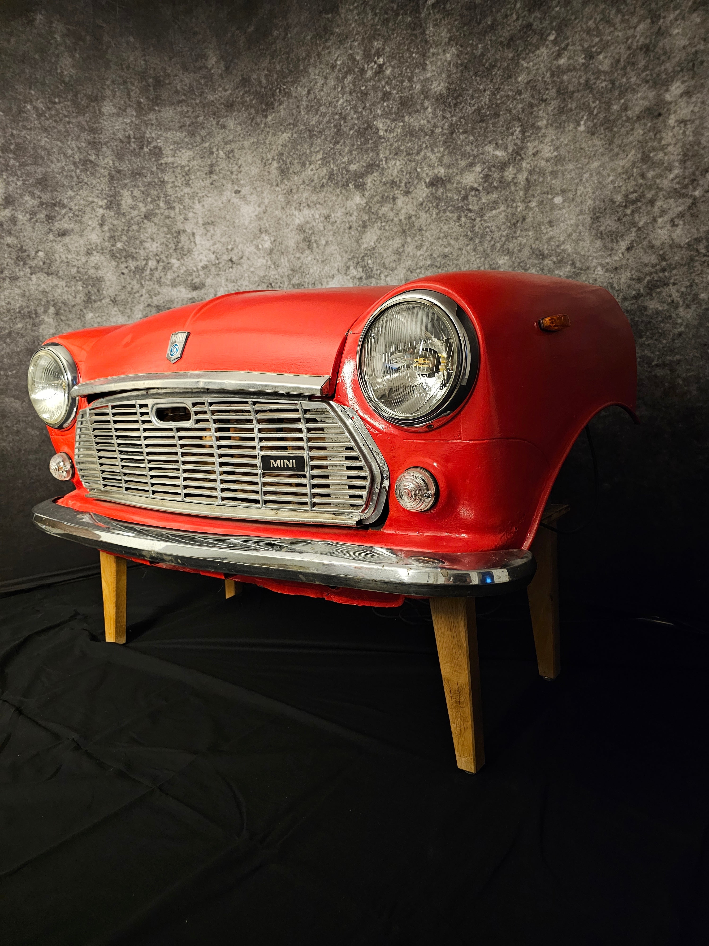 Austin Mini Bar – Autofurnitur aus Original-Oldtimerfront – Swiss Made Unikat