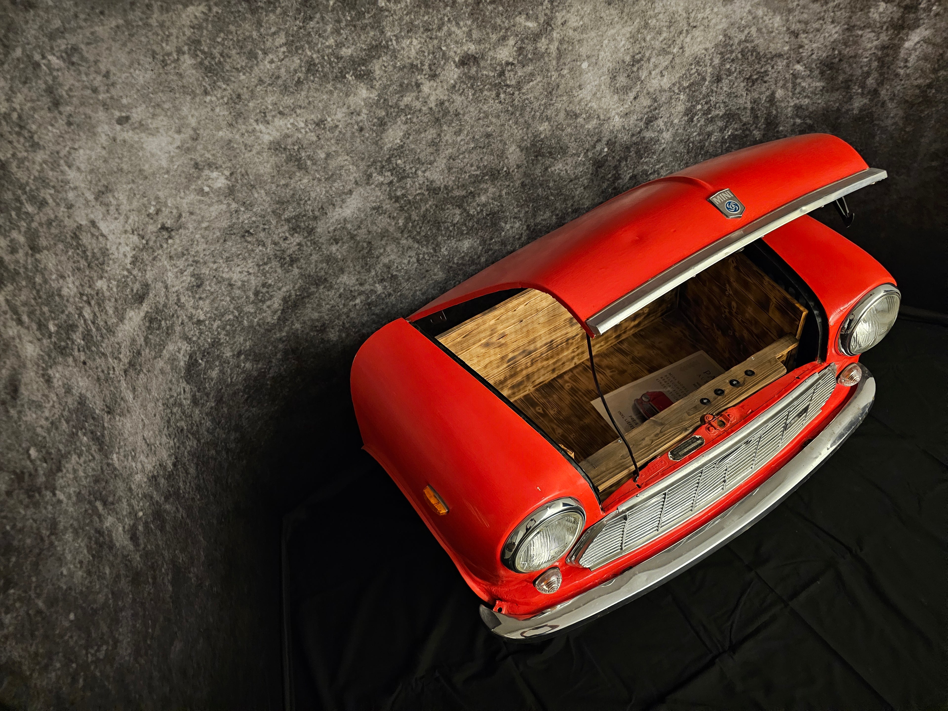 Austin Mini Bar – Autofurnitur aus Original-Oldtimerfront – Swiss Made Unikat