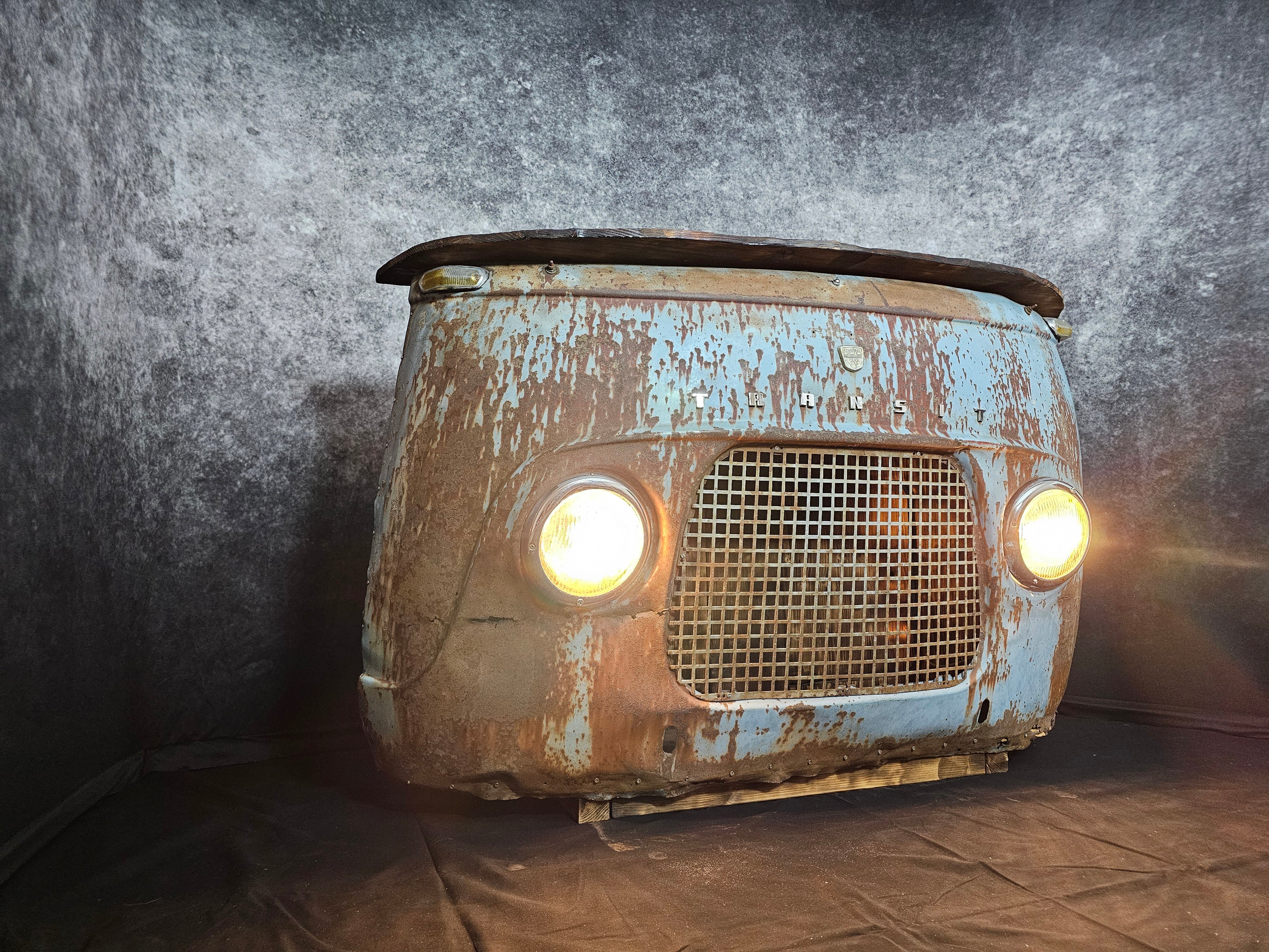 Ford Transit Taunus Bar – Automöbel mit Patina & Stauraum