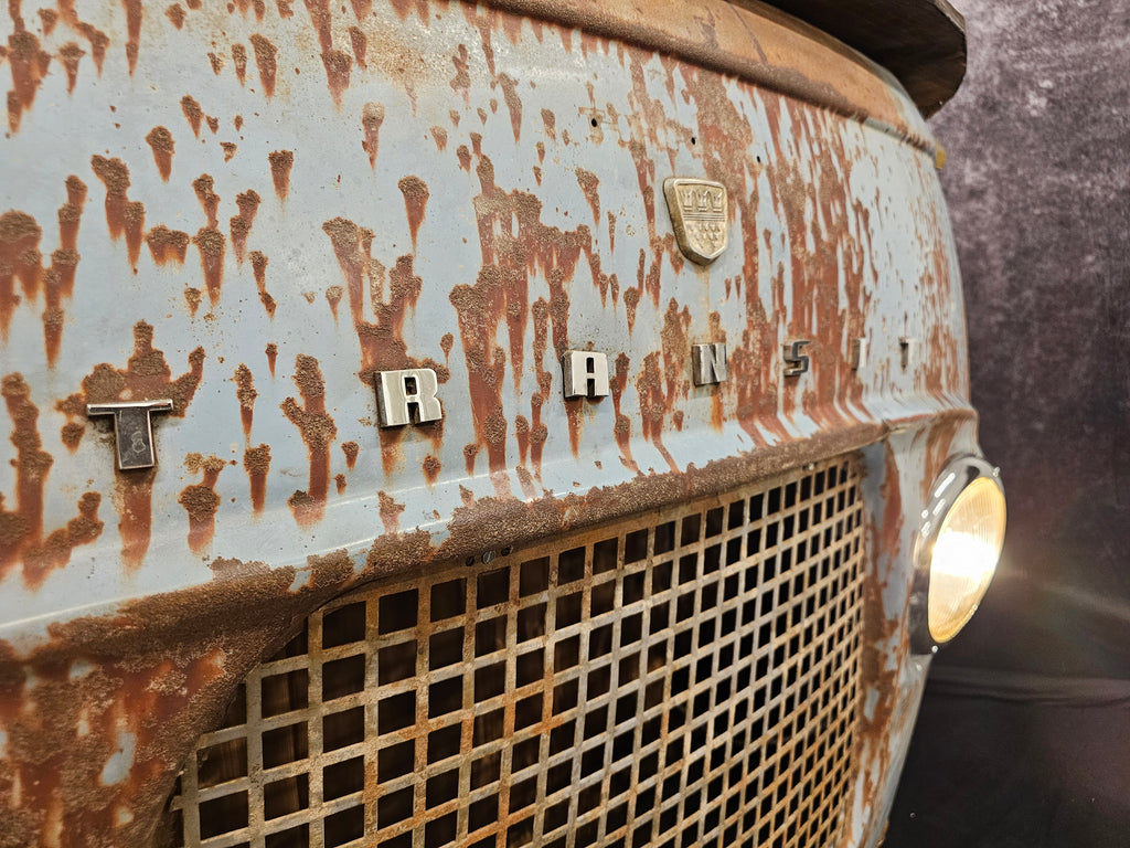 Ford Transit Taunus Bar – Automöbel mit Patina & Stauraum