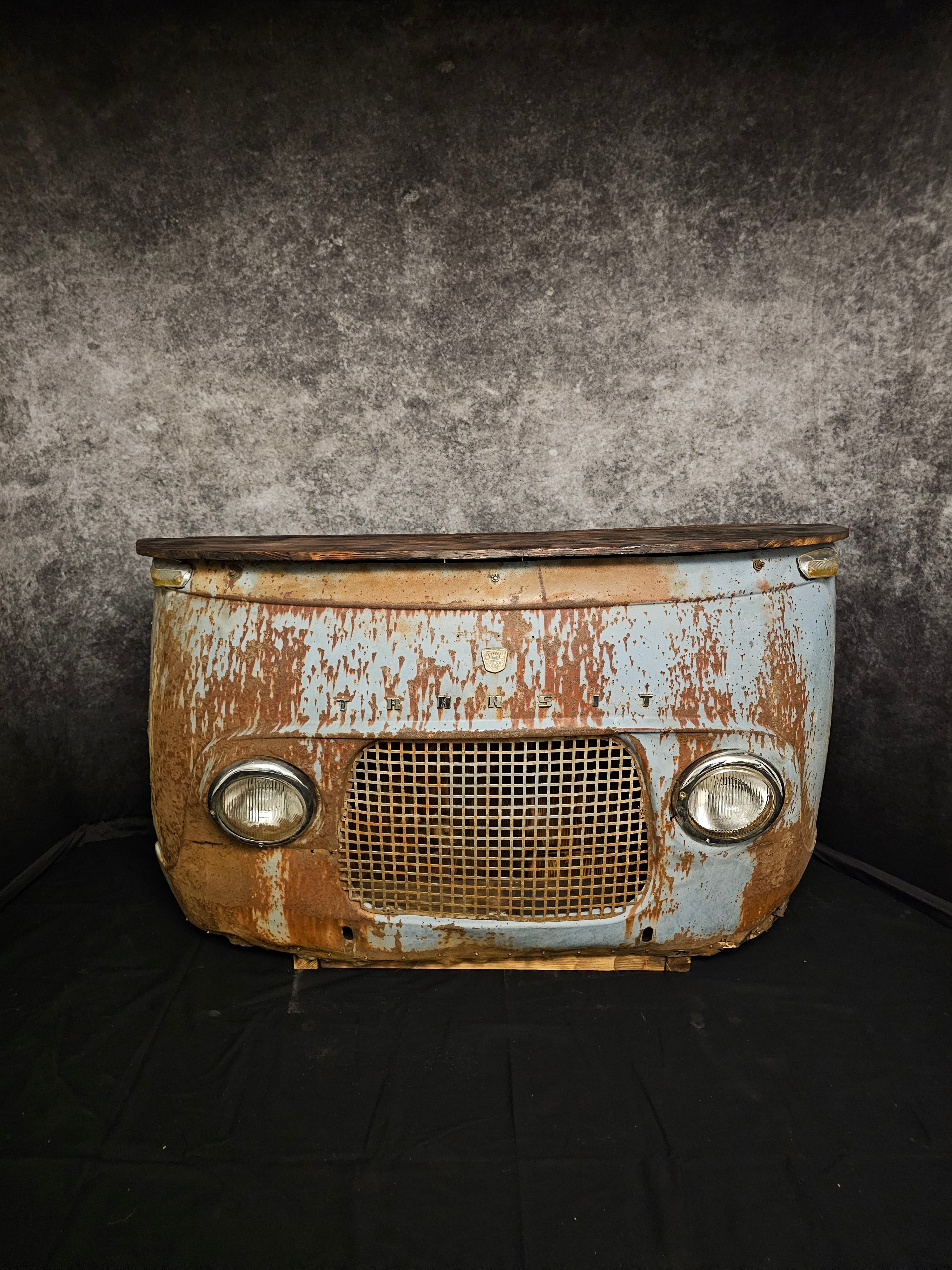 Ford Transit Taunus Bar – Automöbel mit Patina & Stauraum