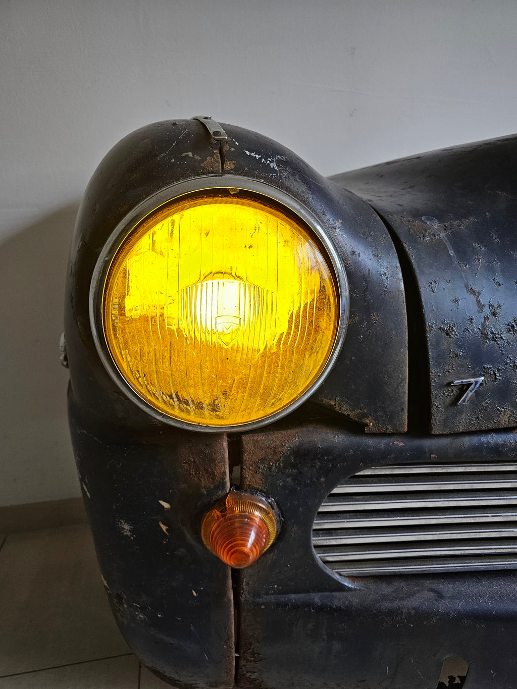 Ford Zephyr Front Bar | Mancave Classic