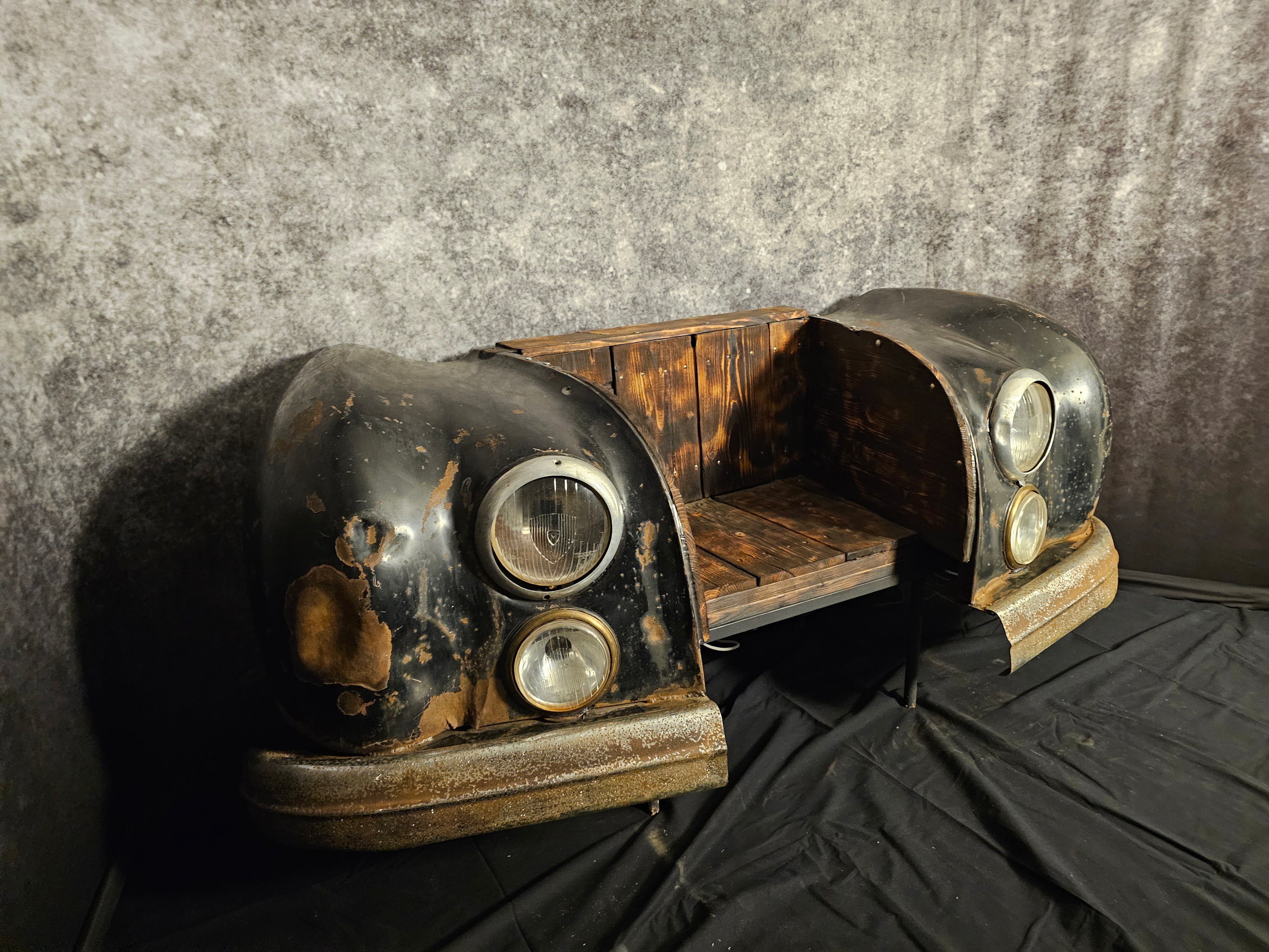 Hotchkiss Autosofa – Rustic Car Furniture Made from Original Front | Swiss Made Unique Piece