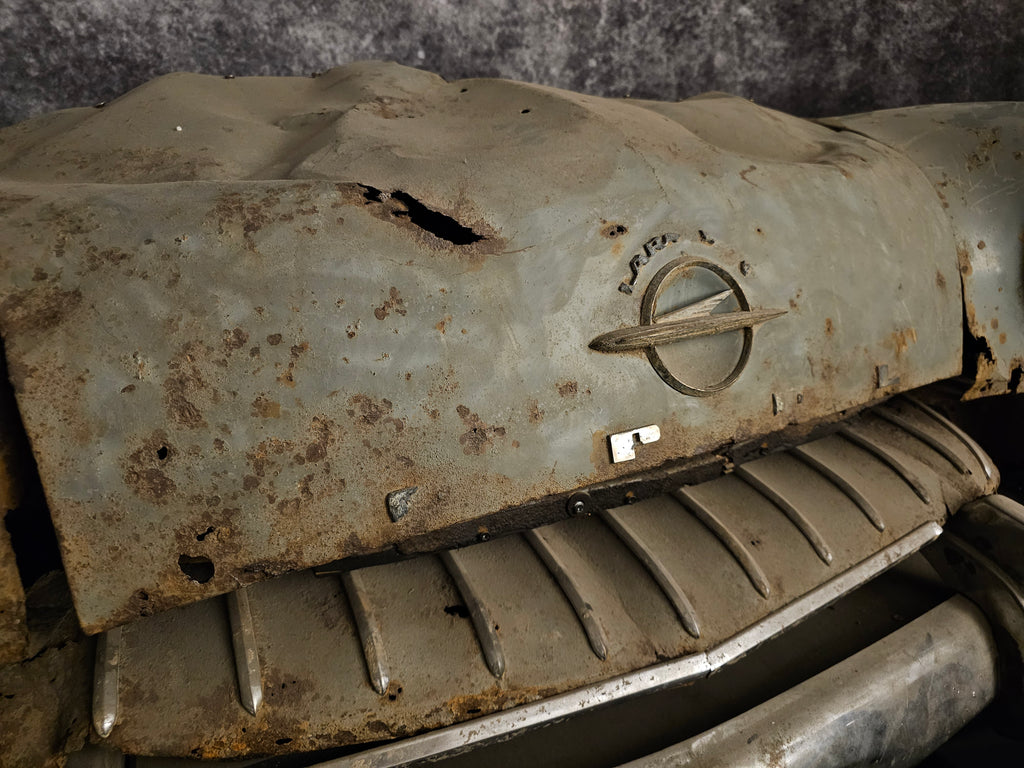 Opel Olympia Rekord Front – Original Scheunenfund | Patina Blickfang Unikat