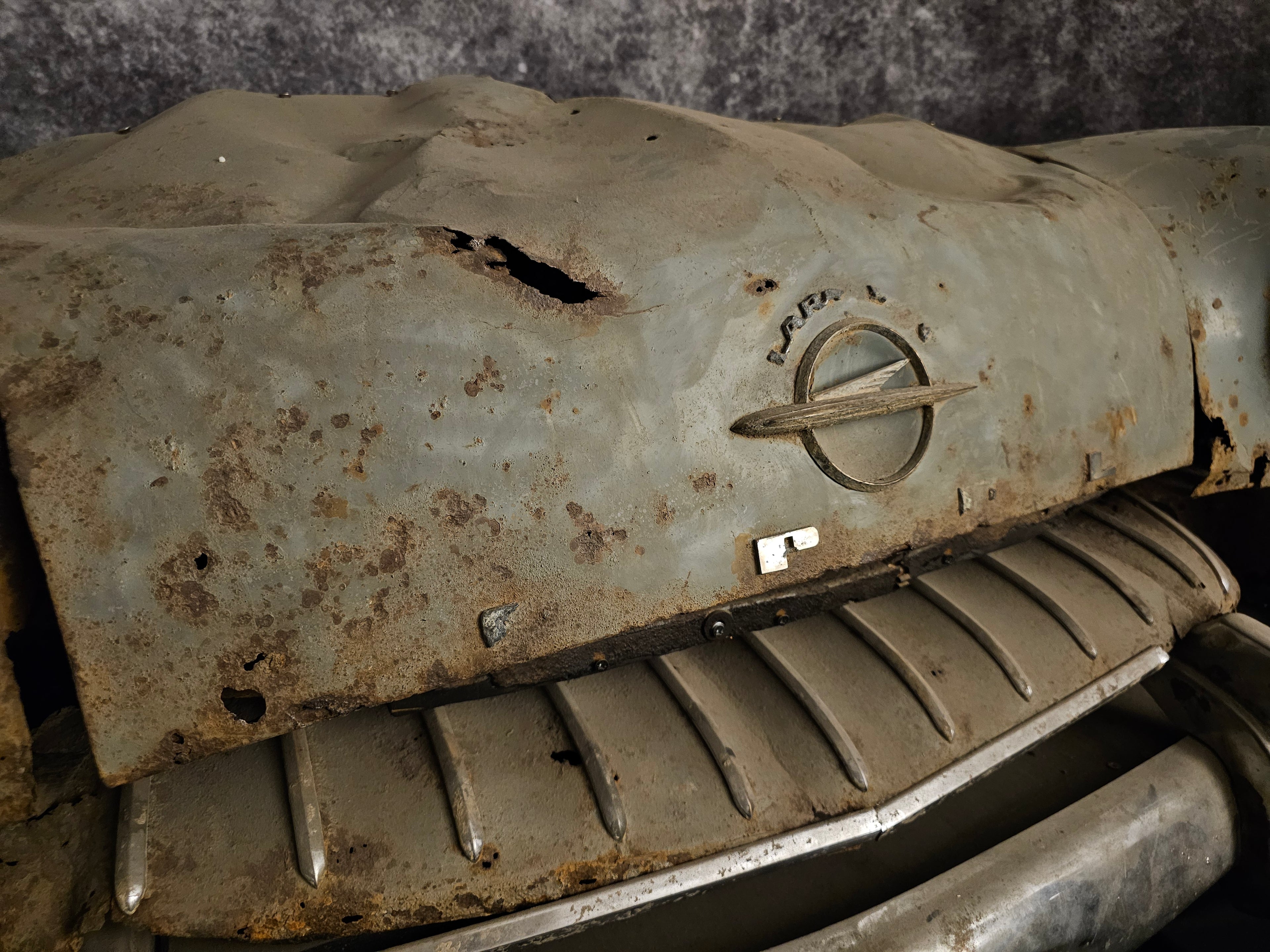 Opel Olympia Rekord Front – Original Scheunenfund | Patina Blickfang Unikat